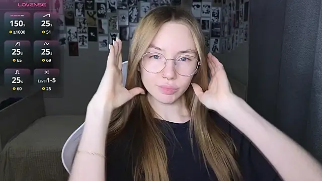 Snapshot of littlevildevil chatting on February 2026 11:11:01 AM littlevildevil online show from February 2026 11:11:01 AM