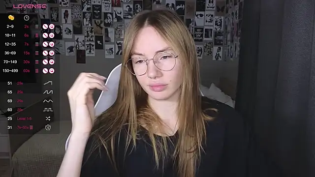 littlevildevil online show from April 2026 10:01:02 AM