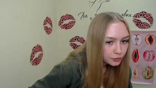 Snapshot of MademoiselleCl chatting on January 2025 10:38:02 AM MademoiselleCl online show from January 2025 10:38:02 AM