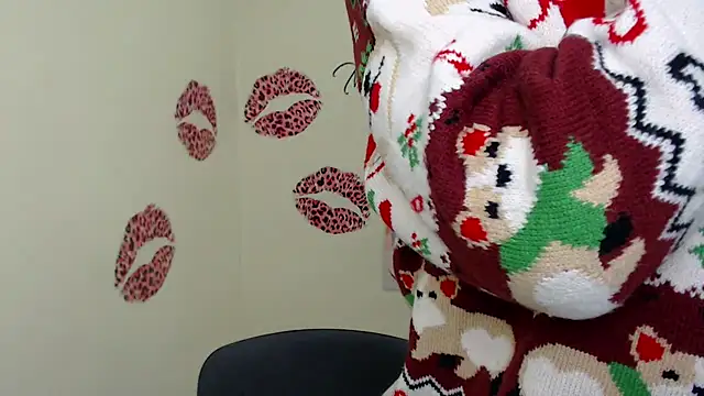 Snapshot of MademoiselleCl chatting on January 2025 07:07:01 AM MademoiselleCl online show from January 2025 07:07:01 AM