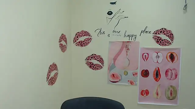 Snapshot of MademoiselleCl chatting on January 2025 07:04:02 AM MademoiselleCl online show from January 2025 07:04:02 AM