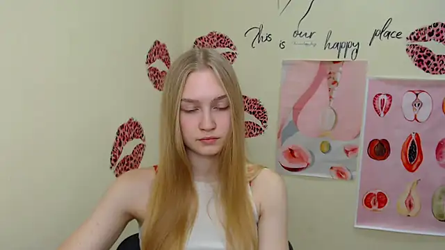 Snapshot of MademoiselleCl chatting on January 2025 01:36:01 PM MademoiselleCl online show from January 2025 01:36:01 PM