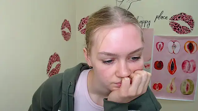 Snapshot of MademoiselleCl chatting on January 2025 10:12:02 AM MademoiselleCl online show from January 2025 10:12:02 AM