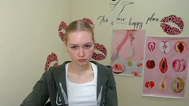 Snapshot of MademoiselleCl chatting on January 2025 09:33:02 AM MademoiselleCl online show from January 2025 09:33:02 AM