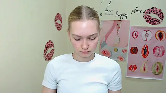 Snapshot of MademoiselleCl chatting on February 2025 07:29:02 AM MademoiselleCl online show from February 2025 07:29:02 AM