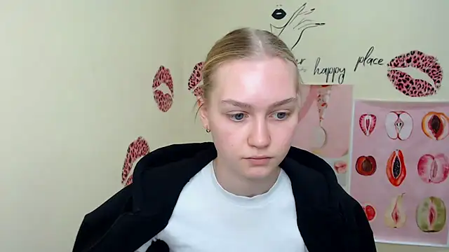 Snapshot of MademoiselleCl chatting on February 2025 10:32:02 AM MademoiselleCl online show from February 2025 10:32:02 AM