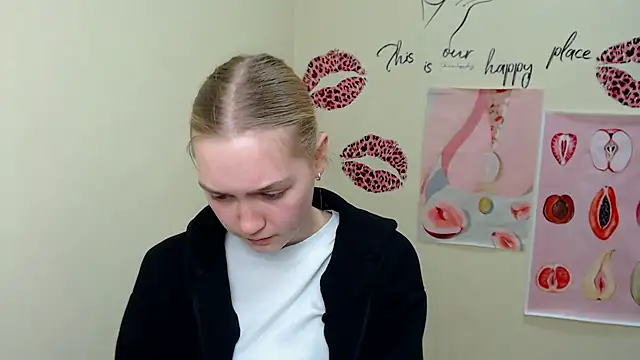 Snapshot of MademoiselleCl chatting on February 2025 07:07:02 AM MademoiselleCl online show from February 2025 07:07:02 AM