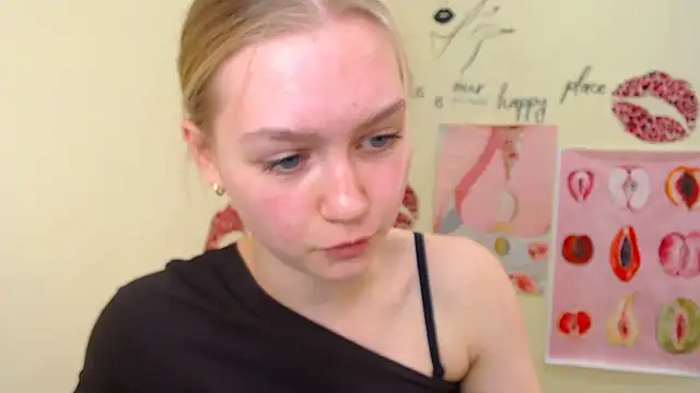 Snapshot of MademoiselleCl chatting on February 2025 06:59:02 AM MademoiselleCl online show from February 2025 06:59:02 AM