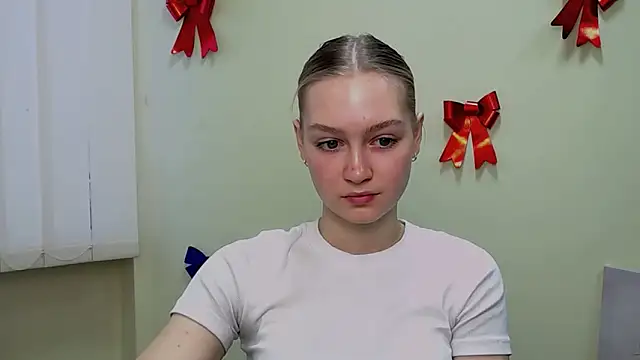 Snapshot of MademoiselleCl chatting on February 2025 07:42:02 AM MademoiselleCl online show from February 2025 07:42:02 AM