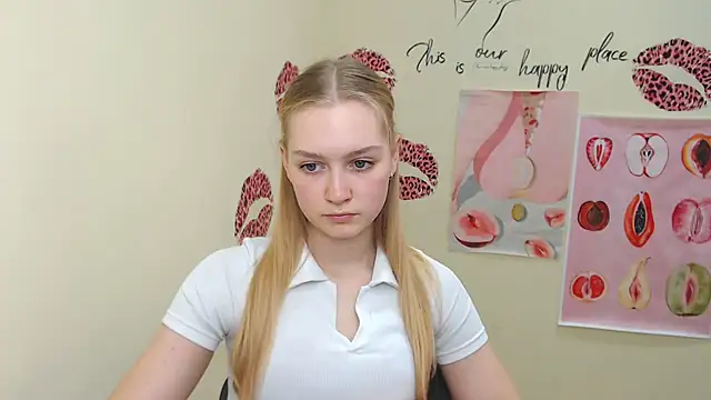 Snapshot of MademoiselleCl chatting on February 2025 10:37:02 AM MademoiselleCl online show from February 2025 10:37:02 AM