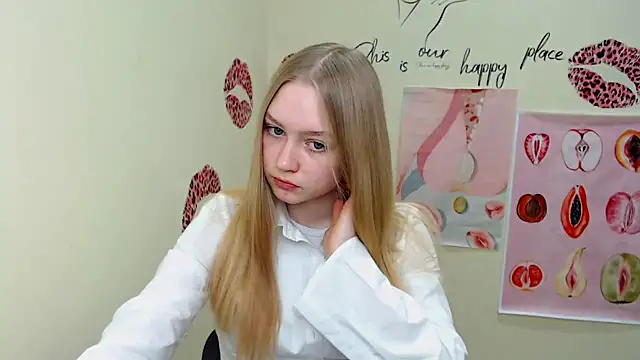 Snapshot of MademoiselleCl chatting on March 2025 07:27:02 AM MademoiselleCl online show from March 2025 07:27:02 AM