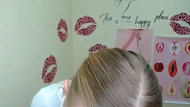 Snapshot of MademoiselleCl chatting on March 2025 07:29:02 AM MademoiselleCl online show from March 2025 07:29:02 AM