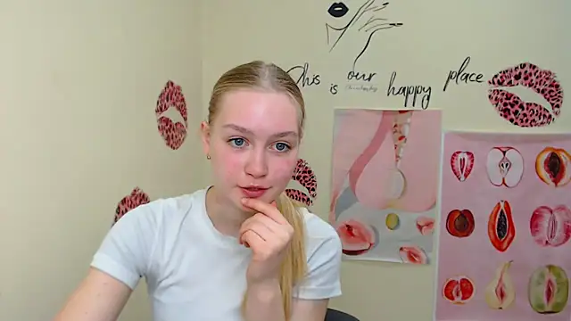 Snapshot of MademoiselleCl chatting on March 2025 10:33:02 AM MademoiselleCl online show from March 2025 10:33:02 AM