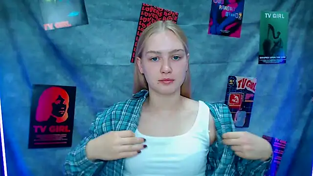 Snapshot of MademoiselleCl chatting on September 2025 06:15:02 AM MademoiselleCl online show from September 2025 06:15:02 AM