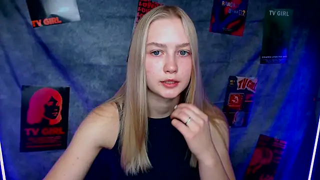 Snapshot of MademoiselleCl chatting on September 2025 06:39:02 AM MademoiselleCl online show from September 2025 06:39:02 AM