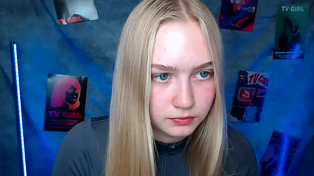 Snapshot of MademoiselleCl chatting on October 2025 12:35:01 PM MademoiselleCl online show from October 2025 12:35:01 PM