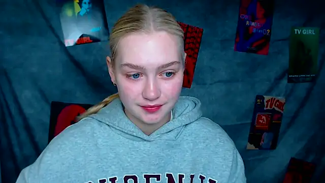 Snapshot of MademoiselleCl chatting on October 2025 06:16:02 AM MademoiselleCl online show from October 2025 06:16:02 AM