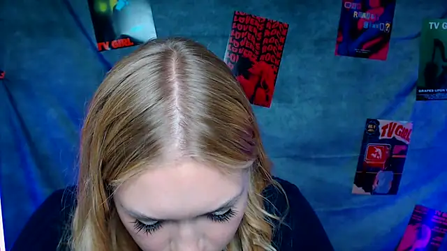 Snapshot of MademoiselleCl chatting on November 2025 01:11:01 PM MademoiselleCl online show from November 2025 01:11:01 PM