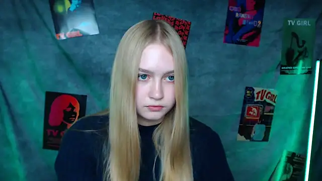 Snapshot of MademoiselleCl chatting on November 2025 10:04:02 AM MademoiselleCl online show from November 2025 10:04:02 AM