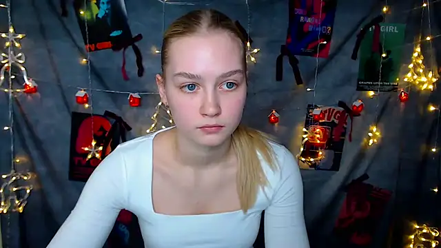 Snapshot of MademoiselleCl chatting on December 2025 01:09:02 PM MademoiselleCl online show from December 2025 01:09:02 PM