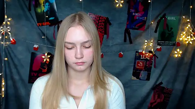 Snapshot of MademoiselleCl chatting on December 2025 01:26:01 PM MademoiselleCl online show from December 2025 01:26:01 PM