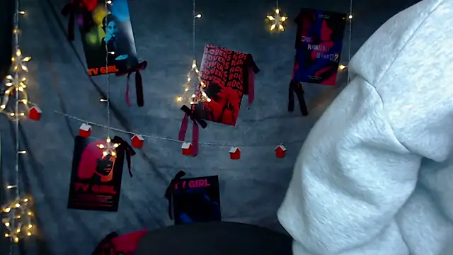 Snapshot of MademoiselleCl chatting on December 2025 07:24:01 AM MademoiselleCl online show from December 2025 07:24:01 AM