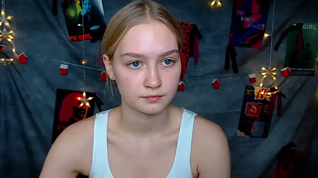 Snapshot of MademoiselleCl chatting on December 2025 01:07:01 PM MademoiselleCl online show from December 2025 01:07:01 PM