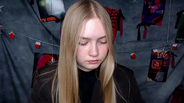 Snapshot of MademoiselleCl chatting on January 2026 06:38:02 AM MademoiselleCl online show from January 2026 06:38:02 AM