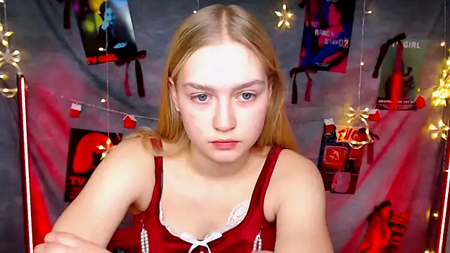 Snapshot of MademoiselleCl chatting on January 2026 07:32:01 AM MademoiselleCl online show from January 2026 07:32:01 AM