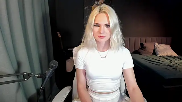 Snapshot of Milena_marshmalows chatting on February 2025 11:04:01 PM Milena marshmalows online show from February 2025 11:04:01 PM