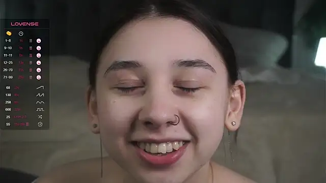 Snapshot of AislyEmbury chatting on March 2025 04:38:02 AM AislyEmbury online show from March 2025 04:38:02 AM