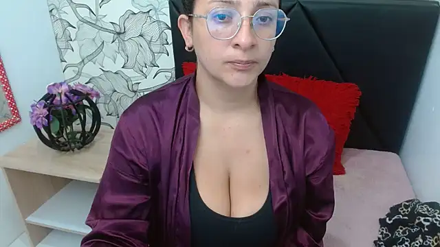 sarax ximena online show from July 2026 04:01:01 PM