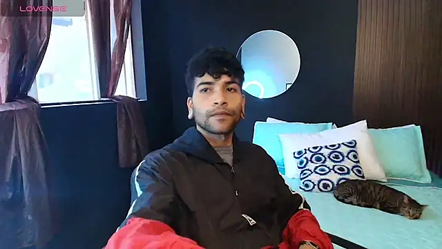 Aaron Jassell1 online show from November 2025 05:02:02 PM