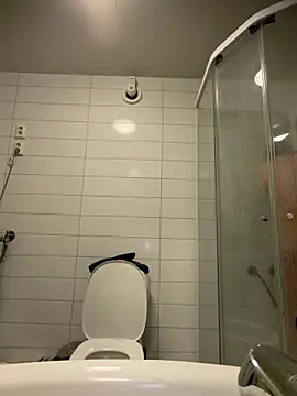 wolfwhite95 online show from March 2026 06:37:02 PM