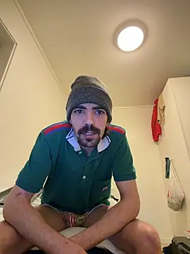 wolfwhite95 online show from March 2026 01:43:02 AM