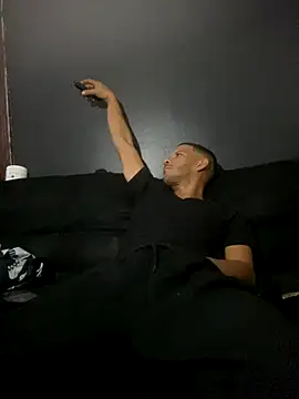 Snapshot of Chico_Bellaco chatting on November 2025 05:43:02 AM Chico Bellaco online show from November 2025 05:43:02 AM