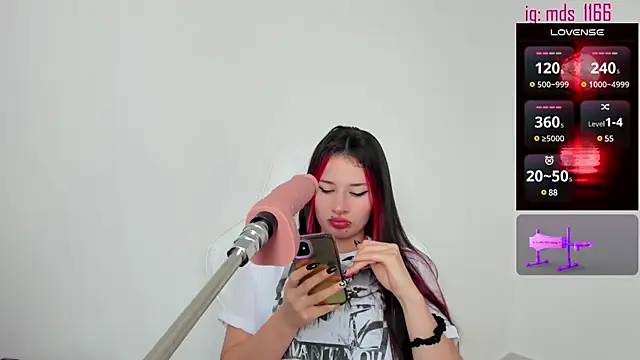 Snapshot of Mia_adams66 chatting on December 2024 07:36:01 PM Mia adams66 online show from December 2024 07:36:01 PM