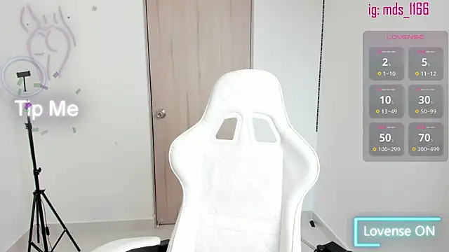 Snapshot of Mia_adams66 chatting on January 2025 08:54:01 PM Mia adams66 online show from January 2025 08:54:01 PM