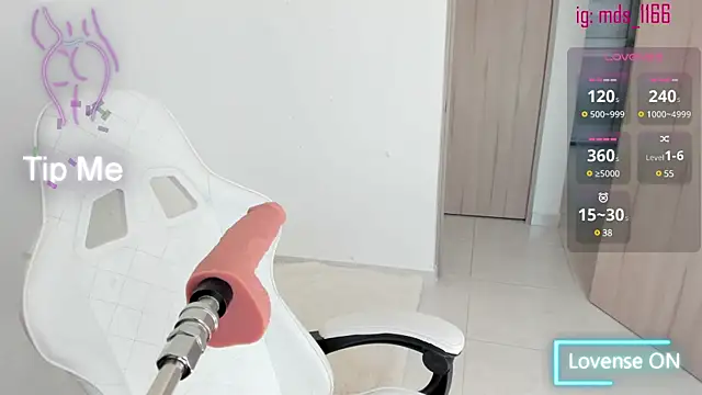 Snapshot of Mia_adams66 chatting on January 2025 05:39:01 PM Mia adams66 online show from January 2025 05:39:01 PM