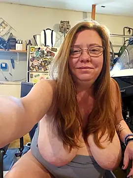 Snapshot of MsShelby40 chatting on November 2025 04:25:01 PM MsShelby40 online show from November 2025 04:25:01 PM