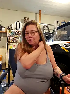 Snapshot of MsShelby40 chatting on November 2025 05:44:01 PM MsShelby40 online show from November 2025 05:44:01 PM