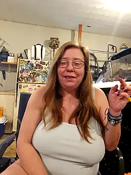 Snapshot of MsShelby40 chatting on November 2025 08:56:01 PM MsShelby40 online show from November 2025 08:56:01 PM