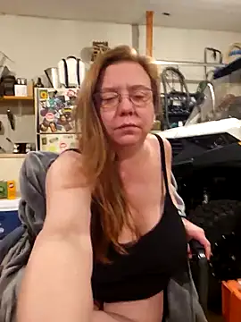 Snapshot of MsShelby40 chatting on December 2025 11:23:02 PM MsShelby40 online show from December 2025 11:23:02 PM