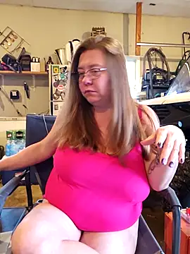 Snapshot of MsShelby40 chatting on March 2026 11:09:01 PM MsShelby40 online show from March 2026 11:09:01 PM