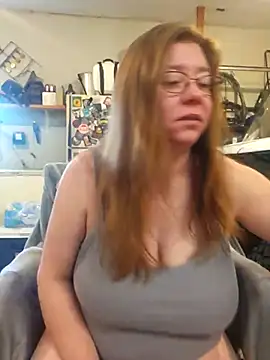 Snapshot of MsShelby40 chatting on April 2026 03:23:01 PM MsShelby40 online show from April 2026 03:23:01 PM