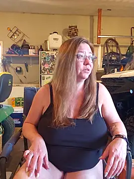 Snapshot of MsShelby40 chatting on April 2026 11:11:02 PM MsShelby40 online show from April 2026 11:11:02 PM