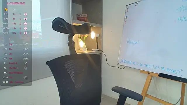 Snapshot of pauliCarter chatting on November 2025 03:23:02 PM pauliCarter online show from November 2025 03:23:02 PM