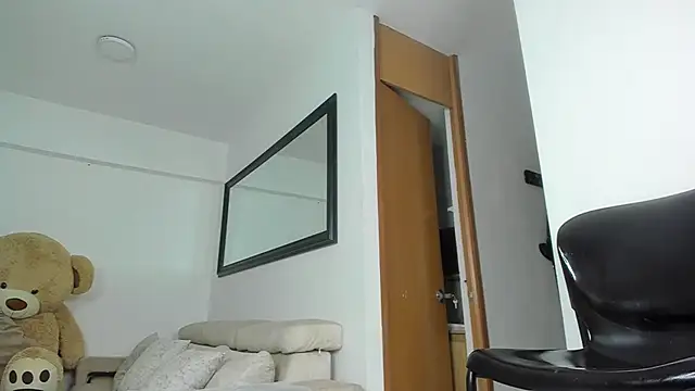 smit hot sr online show from January 2026 04:27:02 AM