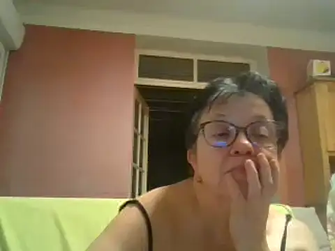 Snapshot of Vandeae44 chatting on February 2025 08:24:01 PM Vandeae44 online show from February 2025 08:24:01 PM