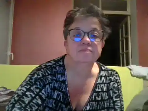 Snapshot of Vandeae44 chatting on March 2025 08:31:02 PM Vandeae44 online show from March 2025 08:31:02 PM